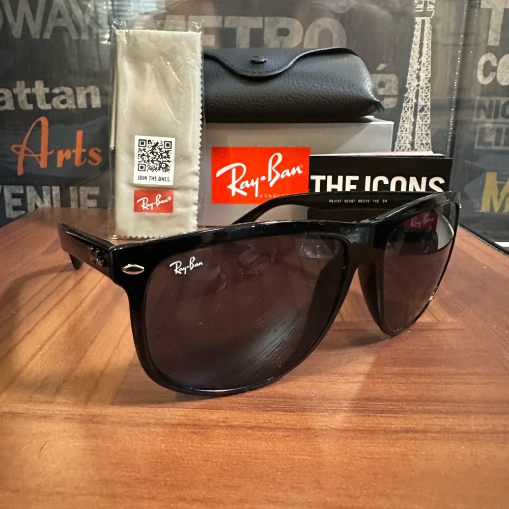 RayBan 4147 Boyfriend 601/87 polished Black/dark grey lens 60mm